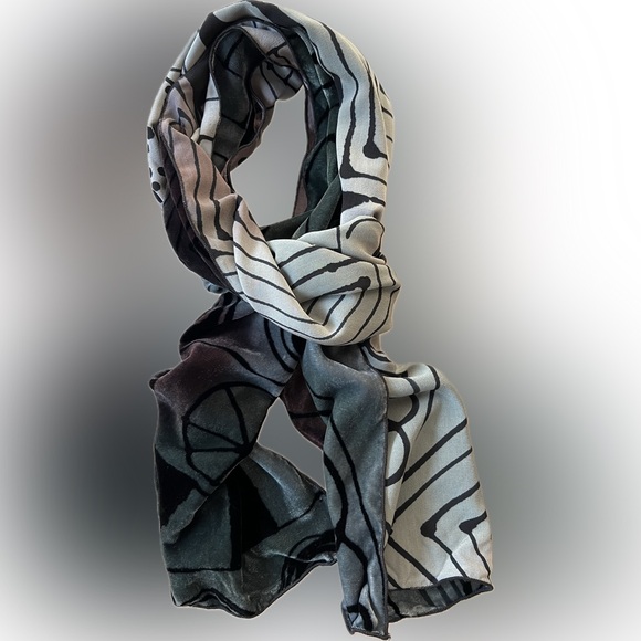 🎭Hand Painted Reversible Art Silk/Rayon-Velvet Oblong Scarf—Lisa Kiss New York - Picture 10 of 17